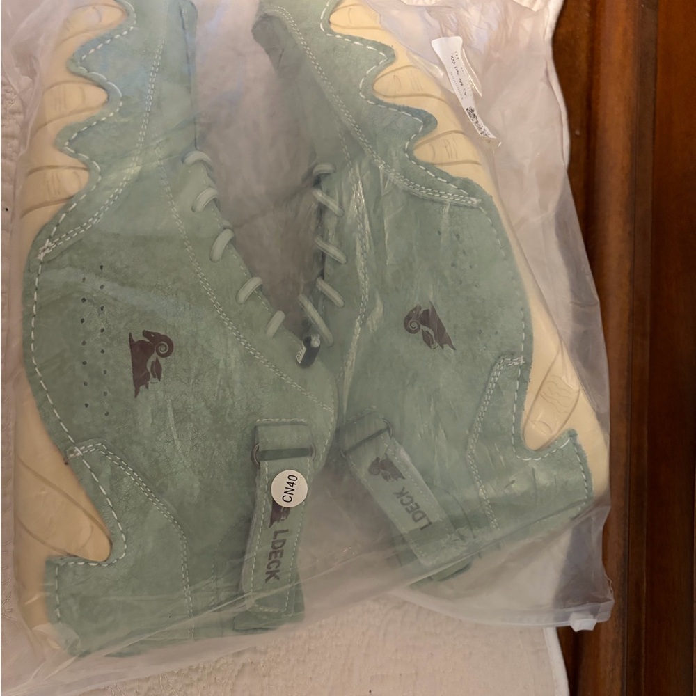 Ldeck Green Shoes - Picture 2 of 3
